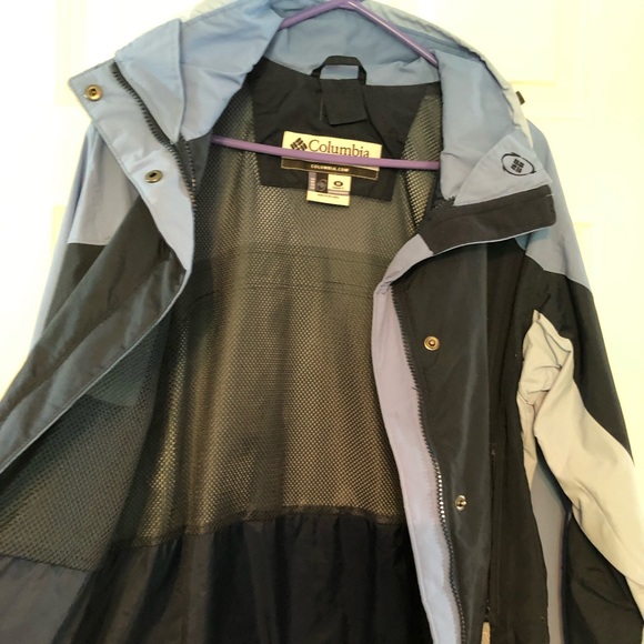 Columbia woman’s jacket/rain coat. Winter jacket if lined. - Picture 3 of 6